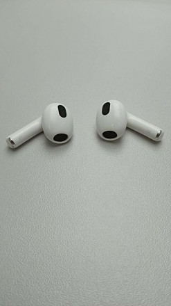 Наушники Apple AirPods 3 
Основні особливості:
- Керування дзвінками та програва. . фото 6