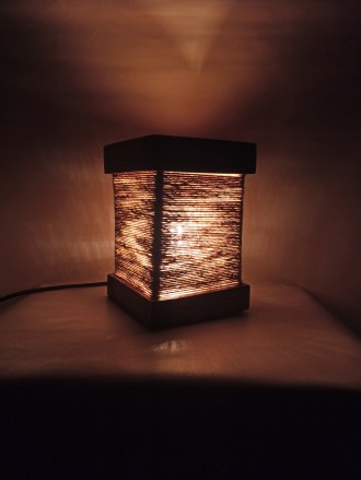 Настільний світильник ручної роботи
виготовлений з екологічних матеріалів
сама. . фото 4