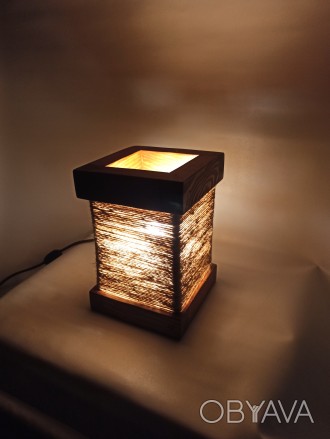 Настільний світильник ручної роботи
виготовлений з екологічних матеріалів
сама. . фото 1