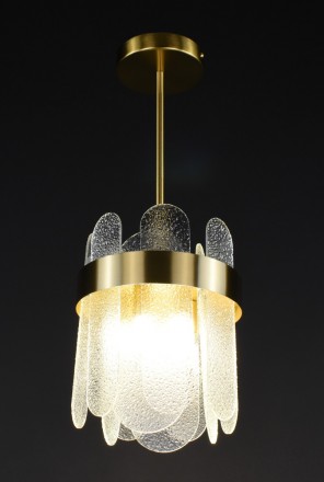 Потолочная люстра на пять лампочек, корпус металлический, стеклянные текстурные . . фото 3