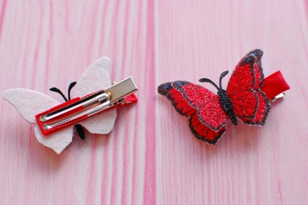 
Заколки-бабочки (двуусики) красного цвета - ручной работы. Подарите вашим мален. . фото 3