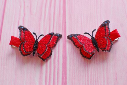 
Заколки-бабочки (двуусики) красного цвета - ручной работы. Подарите вашим мален. . фото 2