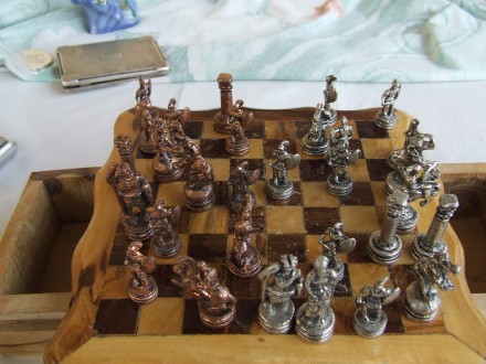 Шахматная доска с цынковыми или  оловяными   фигурами раз.20х20х7 см.
Все вопро. . фото 9