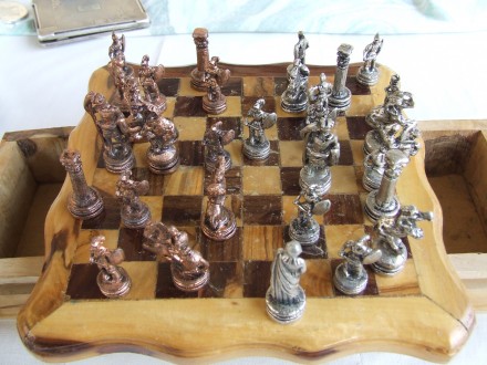 Шахматная доска с цынковыми или  оловяными   фигурами раз.20х20х7 см.
Все вопро. . фото 2