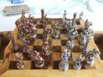 Шахматная доска с цынковыми или  оловяными   фигурами раз.20х20х7 см.
Все вопро. . фото 6