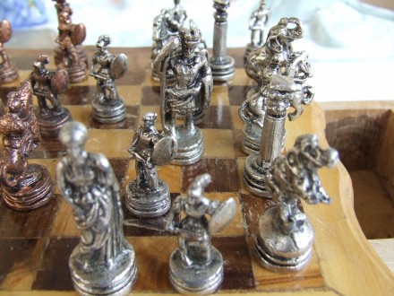 Шахматная доска с цынковыми или  оловяными   фигурами раз.20х20х7 см.
Все вопро. . фото 3