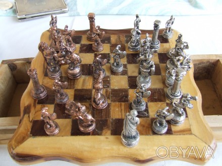 Шахматная доска с цынковыми или  оловяными   фигурами раз.20х20х7 см.
Все вопро. . фото 1