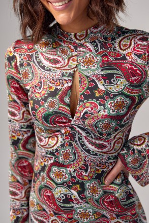 Платье из эластичной ткани с принтом «турецкий огурец» украсит офисный образ и р. . фото 5