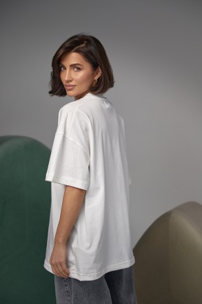 Женская хлопковая футболка с надписью Ami Paris слева на груди - стильная деталь. . фото 3