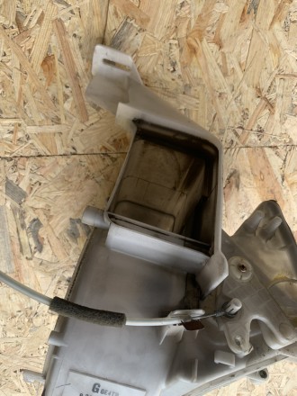В наявності корпус моторчика / вентилятора пічки Mazda 626 GF 
Без пошкоджень та. . фото 3