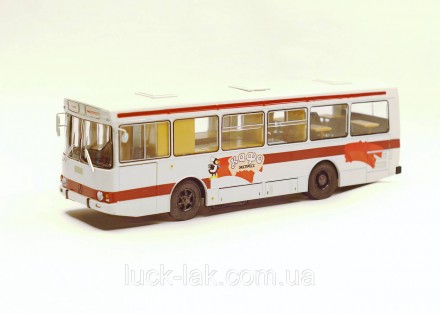 Масштабна колекційна модель автобуса середнього класу ЛАЗ 4969 "КАФЕ" у масштабі. . фото 3