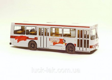 Масштабна колекційна модель автобуса середнього класу ЛАЗ 4969 "КАФЕ" у масштабі. . фото 5