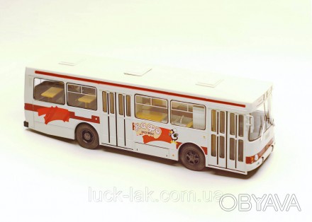 Масштабна колекційна модель автобуса середнього класу ЛАЗ 4969 "КАФЕ" у масштабі. . фото 1