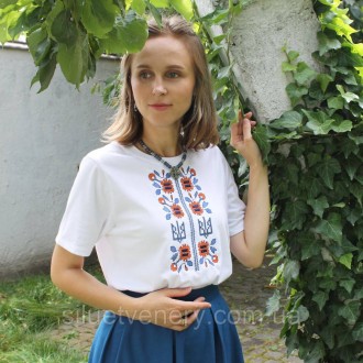 Бавовняна жіноча вишита футболка в українському стилі, прямого крою, з округлою . . фото 4
