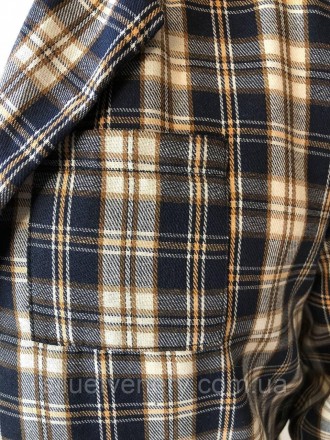 Чоловіча піжама складається з сорочки та штанів синьо-кремового кольору в клітин. . фото 5
