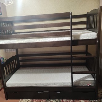 Продаётся двухъярусная деревянная кровать в г.Запорожье. Могут быть отдельно сто. . фото 2