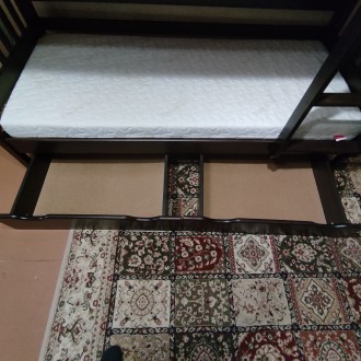 Продаётся двухъярусная деревянная кровать в г.Запорожье. Могут быть отдельно сто. . фото 3
