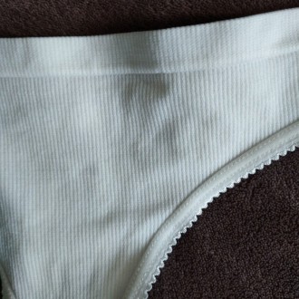 Нові якісні жіночі трусики в рубчик, р.М/Л, Vero Moda.
Колір - відтінок білого,. . фото 3