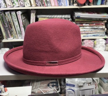 
В наявності колір алий 55-56 см
Молодіжна капелюх з фетру чоловічого стилю. Сез. . фото 2