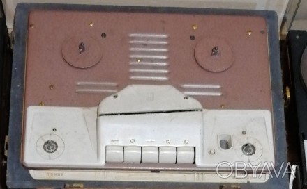 Ламповый магнитофон  Айдас - 9М 

Изготовитель  -  СССР

Состояние  и  компл. . фото 1
