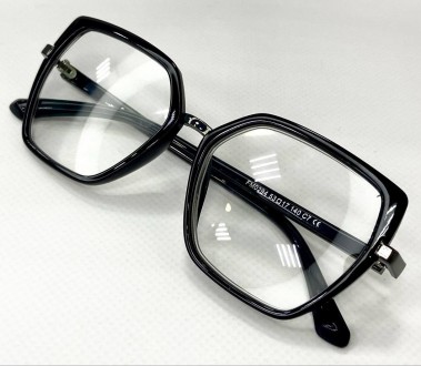 Корректирующие женские квадратные очки фотохромные с тонкими дужками
	материал о. . фото 7