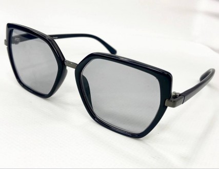 Корректирующие женские квадратные очки фотохромные с тонкими дужками
	материал о. . фото 2