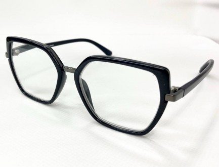 Корректирующие женские квадратные очки фотохромные с тонкими дужками
	материал о. . фото 6