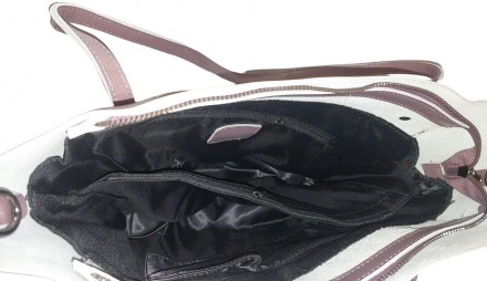 Кожаная женская сумка
Снаружи:
	одно основное отделение на молнии
	наружный карм. . фото 10