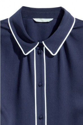 Блуза прямого крою з довгим рукавом з легкого матеріалу. На блузі комір і застіб. . фото 4