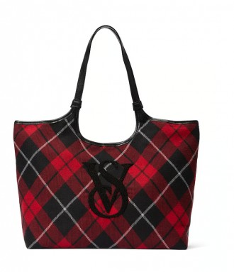 Зручна сумка- шопер від Victoria's Secret
Розмір : 33 х 45 x 12 см
 
У центрі пр. . фото 2