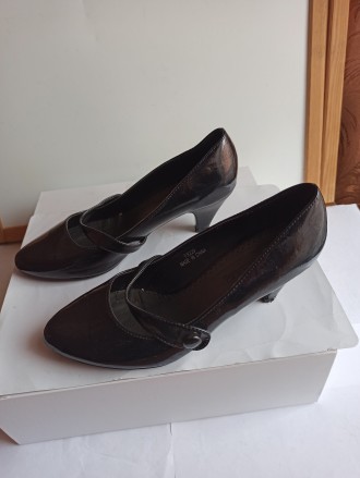 Женские лаковые туфли черного цвета- 39 размер, длина по стельке- 25 см. Ширина . . фото 2