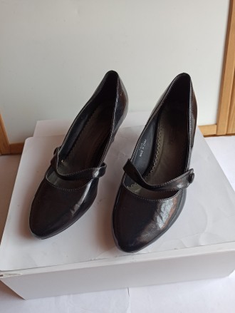 Женские лаковые туфли черного цвета- 39 размер, длина по стельке- 25 см. Ширина . . фото 4