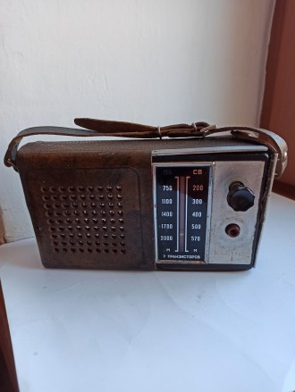 Раритетный переносной радиоприемник "Кварц 404" в кожаном чехле, произ. . фото 4