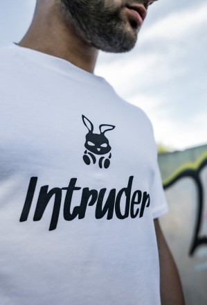 Мужская футболка Intruder Bunny хлопок c лого и надписью классическая однотонная. . фото 6