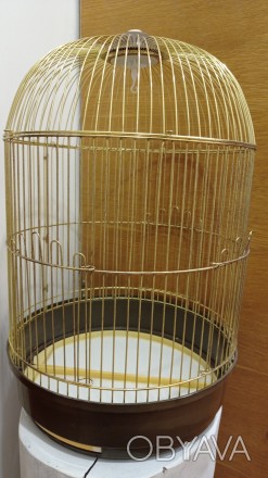 Золотая клетка для птиц 53х33 см.
Все поддоны целые.
Клетка в отличном состоян. . фото 1