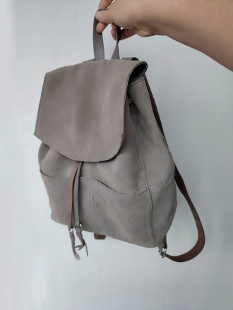 Шкіряний рюкзак з натуральної замші бренду Mint&Berry, оригінал
Закриваєтьс. . фото 3