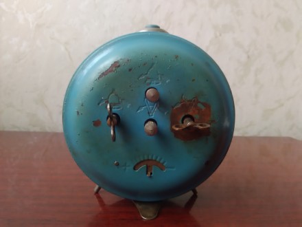 Продам часы - будильник "Янтарь" , произведенные в СССР, нуждаются в р. . фото 3