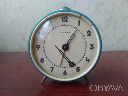 Продам часы - будильник "Янтарь" , произведенные в СССР, нуждаются в р. . фото 1
