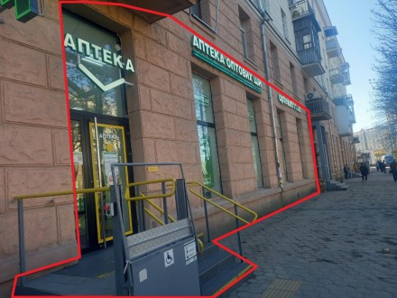 Здам магазин в Центрі. 
Яворницького, червона лінія, Окремий вхід, 4 вікна на ч. . фото 2