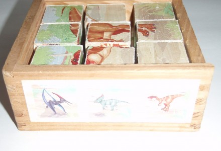 Набор деревянных кубиков в коробке. Dinosaurus

Набор кубиков в коробке. Прода. . фото 4