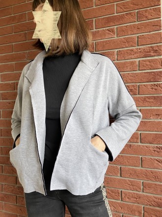 
Размер только M/L (46-48 укр) .Женская куртка -пиджак-жакет светло серого цвета. . фото 5