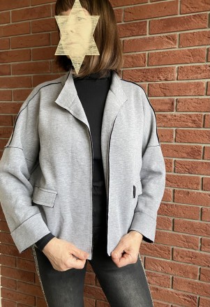 
Размер только M/L (46-48 укр) .Женская куртка -пиджак-жакет светло серого цвета. . фото 2