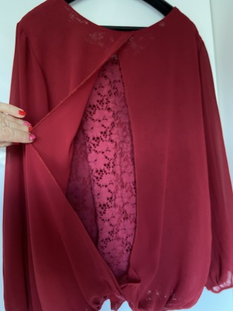 
Шифонова однотонна жіноча блузка з гіпюровою вставкою на спині вільного, прямог. . фото 2