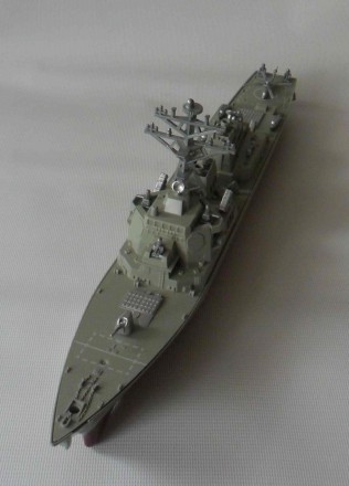 Іграшкова  модель ракетного есмінця USS Arleigh Burke DDG-51 (1/350)  розмір 44х. . фото 9