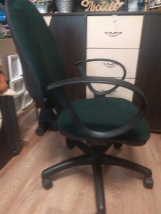 Продаётся кресло
Состояние хорошее
Ткань почищена и помыта как было возможно
. . фото 8