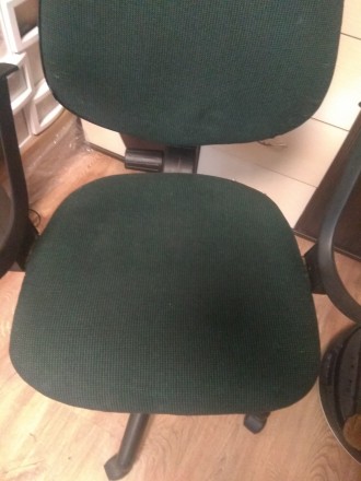 Продаётся кресло
Состояние хорошее
Ткань почищена и помыта как было возможно
. . фото 3