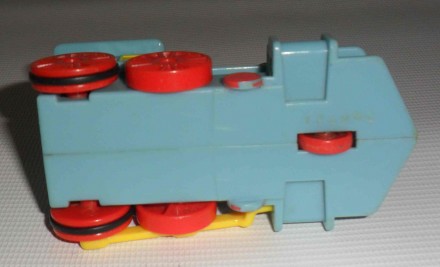 Игрушка паровозик инерционный.

полностью действующая игрушка, есть потёртости. . фото 6