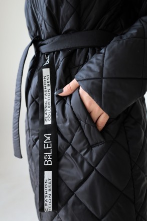 Стильное стеганое пальто с поясом в комплекте. Модель представлена дизайнерами D. . фото 3