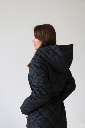 Стильное стеганое пальто с поясом в комплекте. Модель представлена дизайнерами D. . фото 4