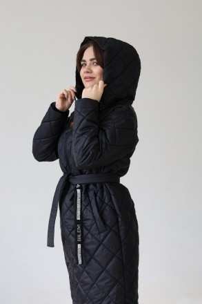 Стильное стеганое пальто с поясом в комплекте. Модель представлена дизайнерами D. . фото 7